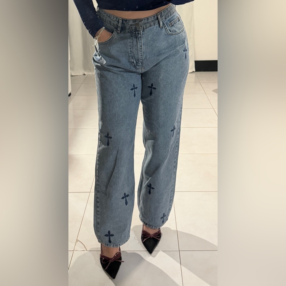 PrettyLittleThing Blue Straight Leg Women's Jeans. Brand new.